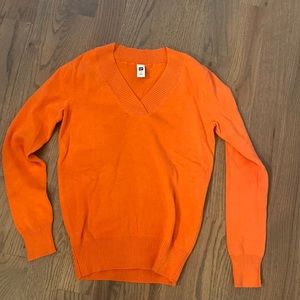 Gap sweater